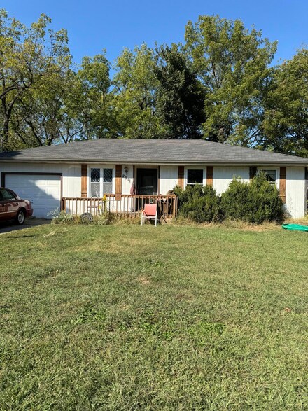 2911 W Chestnut St, Springfield, MO 65803