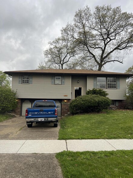 532 N Arbogast St, Griffith, IN 46319