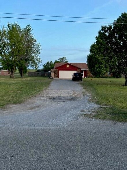 1165 County Road 1300, Carnegie, OK 73015