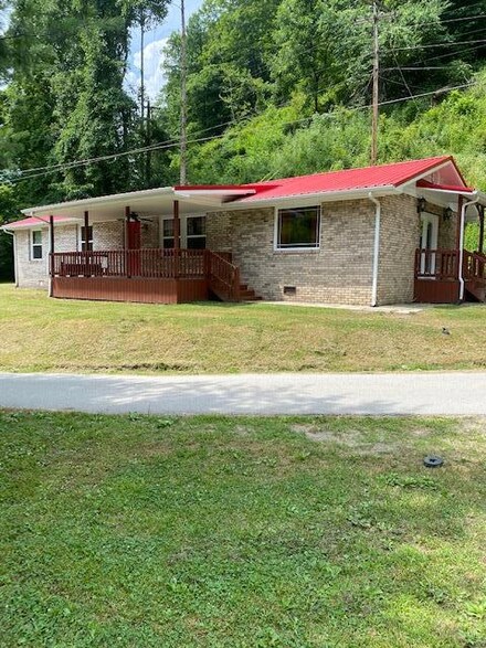 45 Blue Bird Rd, Sassafras, KY 41759