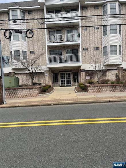 420 Passaic St Unit 4F, Hackensack, NJ 07601