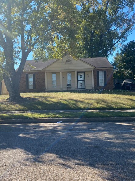 3237 Ridgemont Rd, Memphis, TN 38128