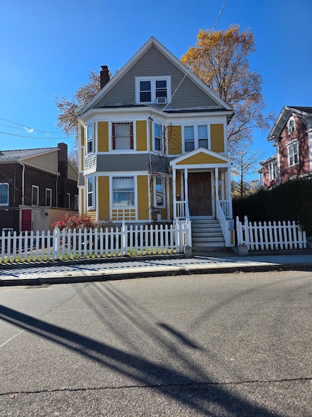 16 Tilley St Unit 2, New London, CT 06320