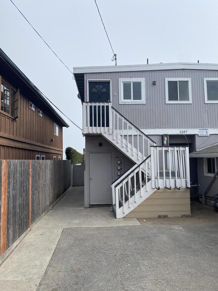 6587 Del Playa Dr, Goleta, CA 93117