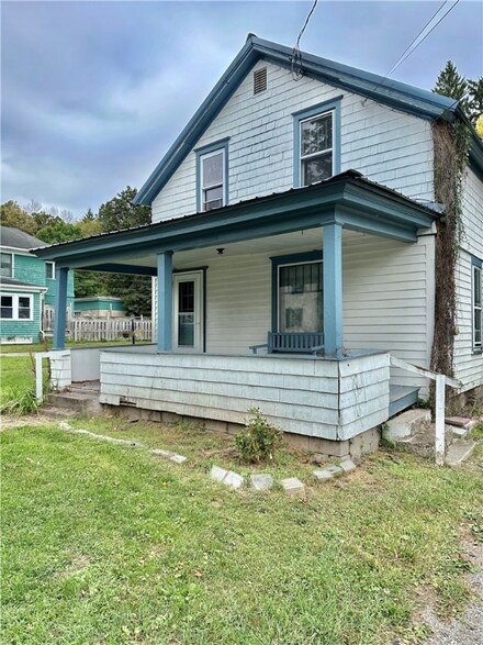 16 Taylor St, Oxford, NY 13830
