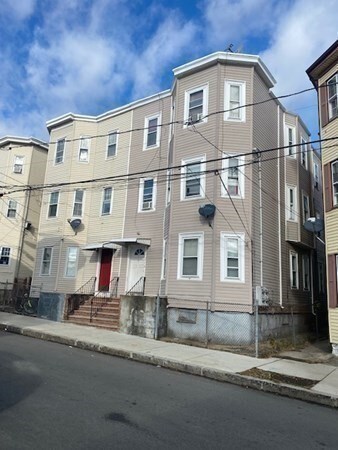 112 Essex St, Chelsea, MA 02150