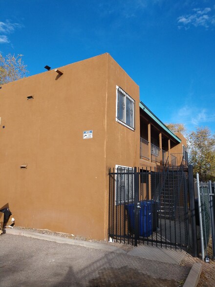 320 Grove St NE, Albuquerque, NM 87108