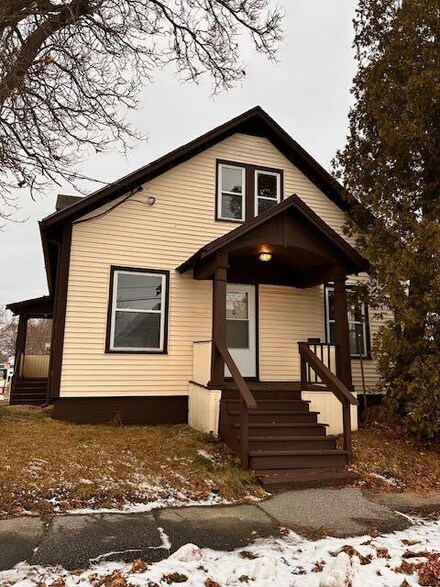 140 Dumont Ave, Lewiston, ME 04240