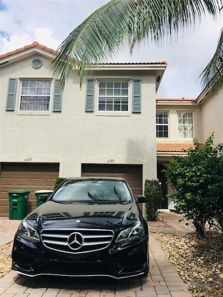 8266 Prestige Commons Dr, Tamarac, FL 33321