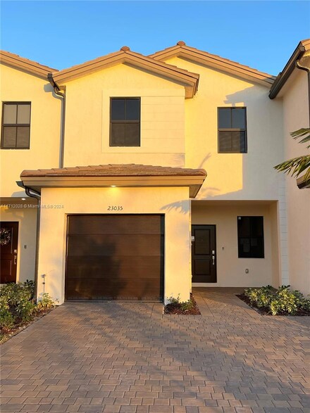 23035 SW 131st Ave, Miami, FL 33170