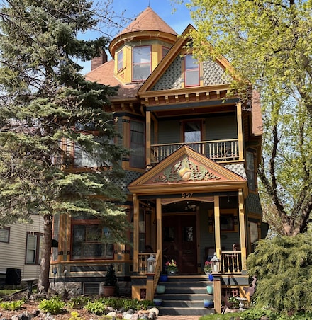 957 Ashland Ave, Saint Paul, MN 55104