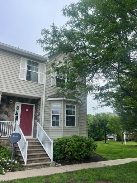 9 Ashley Ct, Somerset, NJ 08873