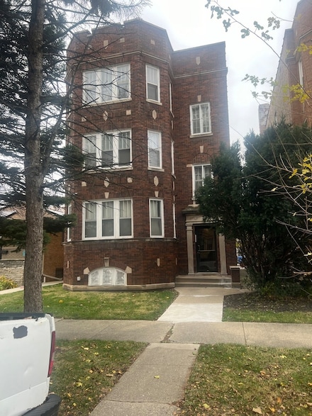 7920 S Trumbull Ave, Chicago, IL 60652
