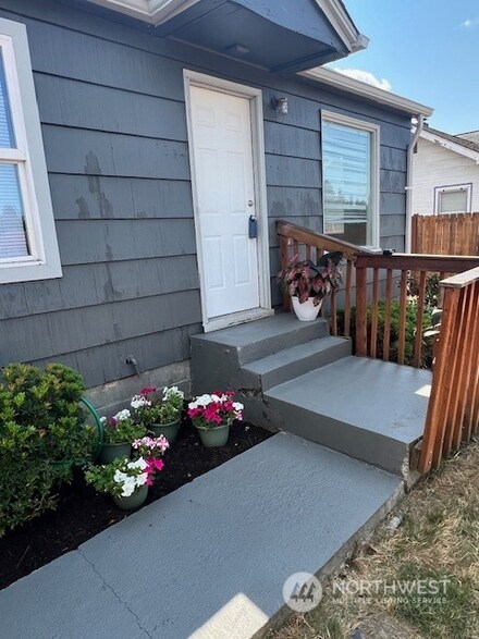 1020 S 72nd St, Tacoma, WA 98408