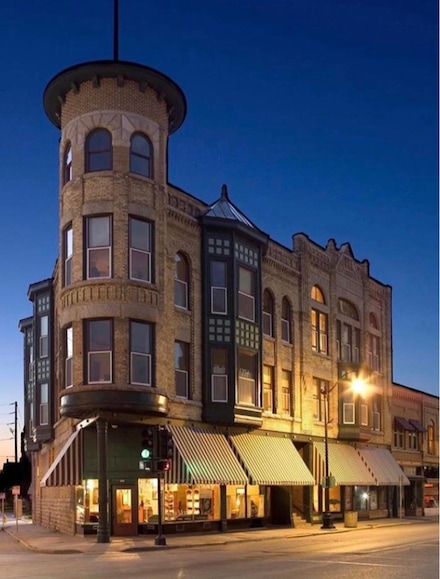 509 N Main St Unit 501-509, Oshkosh, WI 54901