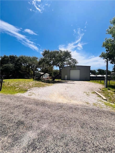 312 Traylor Ave, Rockport, TX 78382