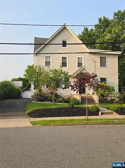82 Elm St, Westwood, NJ 07675
