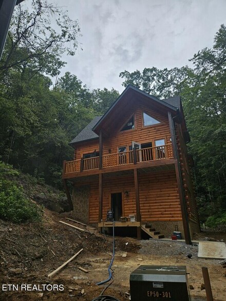 2123 Valley Creek Way, Pigeon Forge, TN 37862