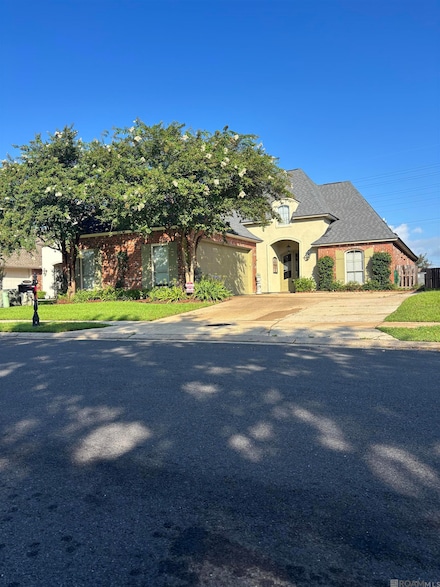 8946 Foxgate Dr, Baton Rouge, LA 70809