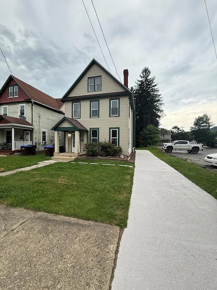 1034 Buffalo St, Franklin, PA 16323