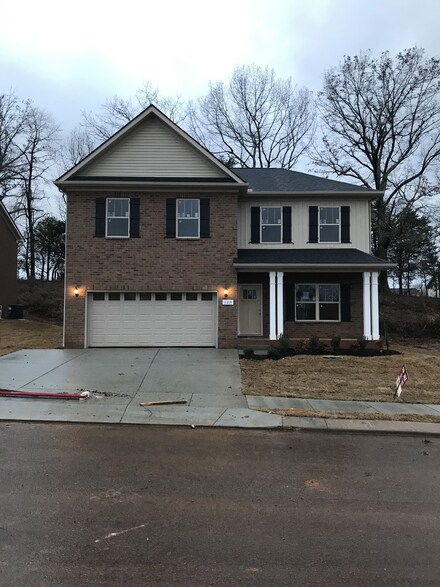 429 Clayton Ct, Pleasant View, TN 37146