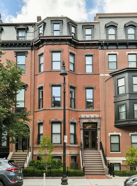 298 Beacon St Unit PH, Boston, MA 02116