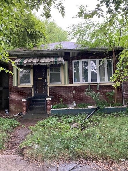 817 Vermont St, Gary, IN 46402
