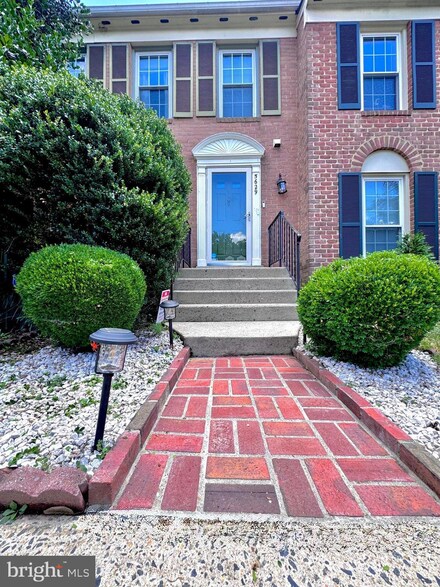 5629 Ridge View Dr, Alexandria, VA 22310