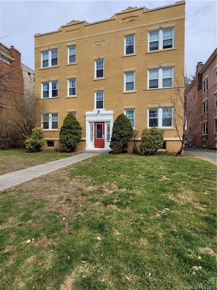 32 Robin Rd Unit 5, West Hartford, CT 06119