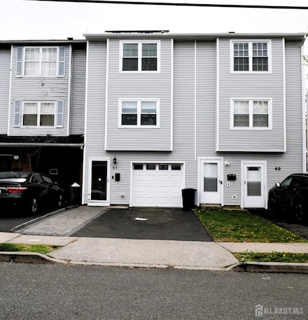 51 Larch St, Carteret, NJ 07008