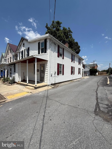 759 E Washington St, Chambersburg, PA 17201