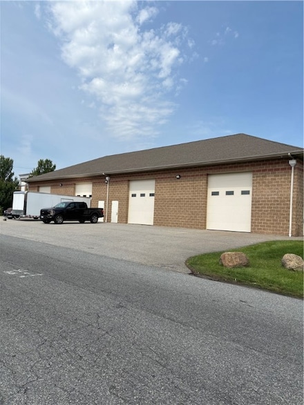 9 Gay St, Coventry, RI 02816