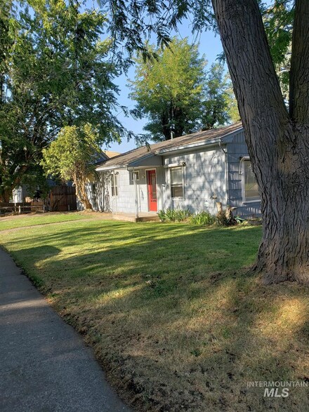 391 S 7th St, Pomeroy, WA 99347