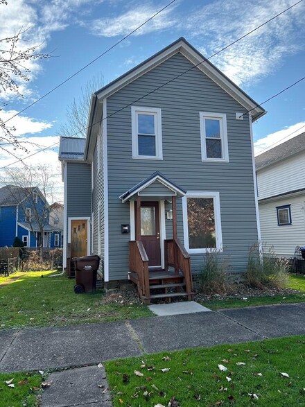 611 12th St, Franklin, PA 16323