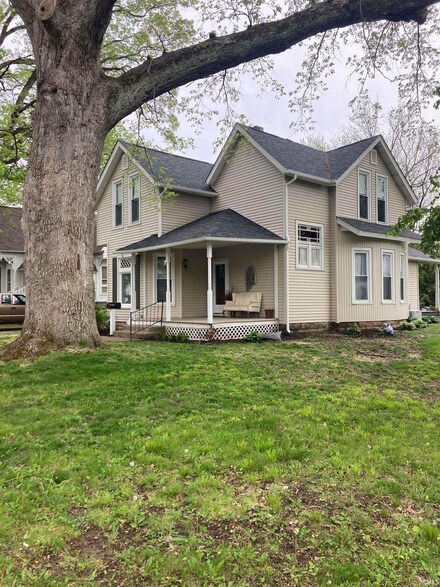 28 W Center St, Williamsport, IN 47993
