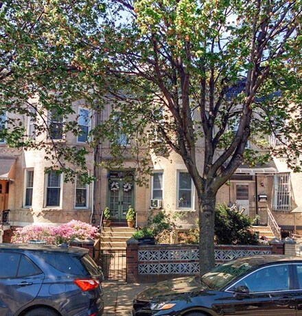 6810 16th Ave, Brooklyn, NY 11204