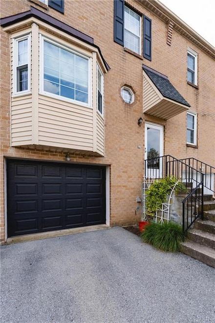 1418 Andrew Dr, Whitehall, PA 18052