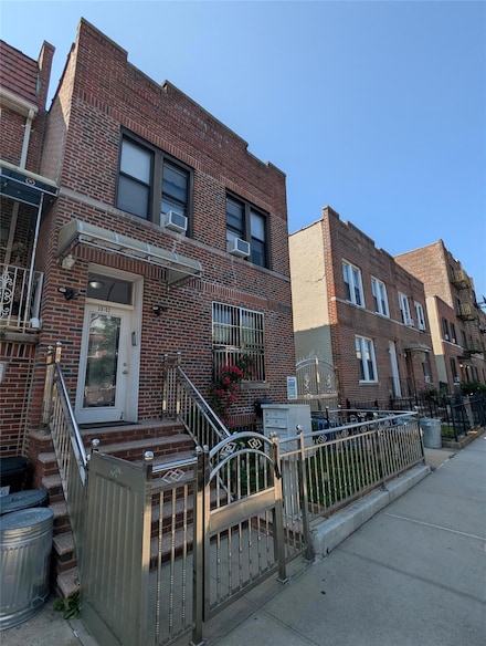 3352 29th St, Astoria, NY 11106