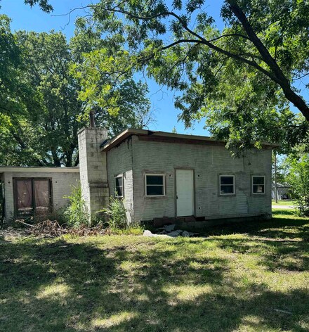 727 N Line St, Belle Plaine, KS 67013