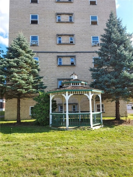 632 E State St, Sharon, PA 16146