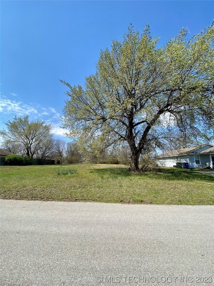 2836 N Trenton Ave, Tulsa, OK 74106