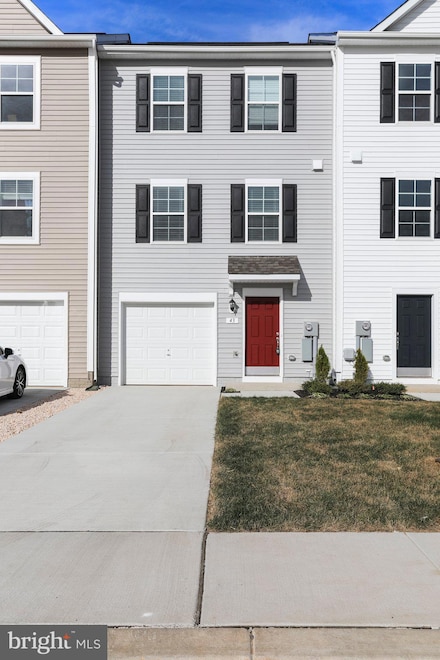 43 Andover Ct, Bunker Hill, WV 25413