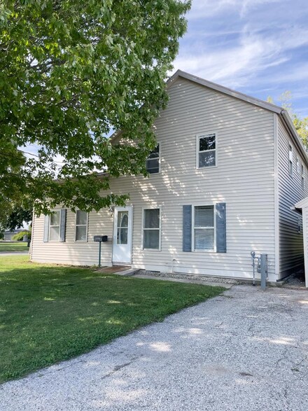 921 Navarino St, Algoma, WI 54201