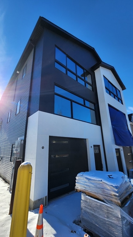 47 Laurel St, Worcester, MA 01605