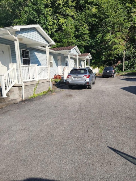 1056 Pheasant Run Rd, Grundy, VA 24614