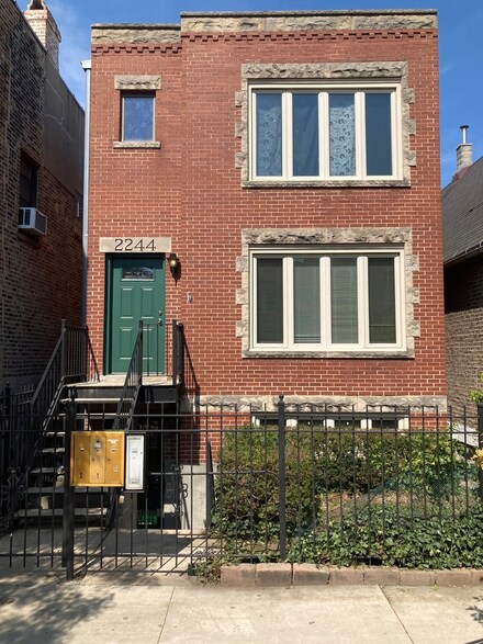 2244 W Taylor St, Chicago, IL 60612