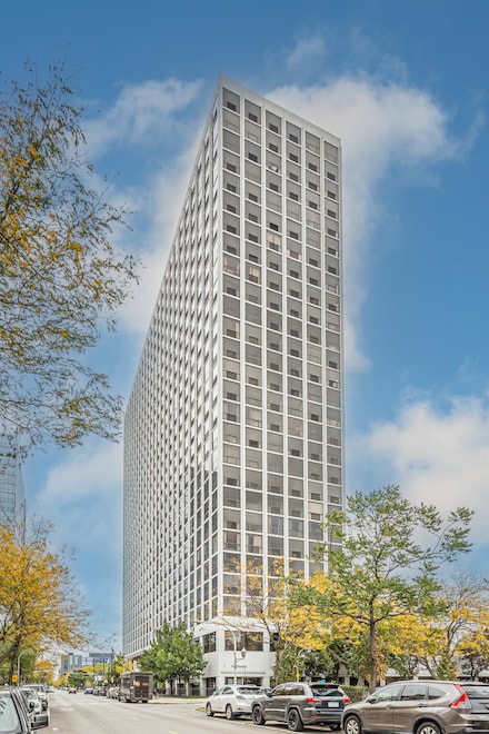 4343 N Clarendon Ave Unit 707, Chicago, IL 60613