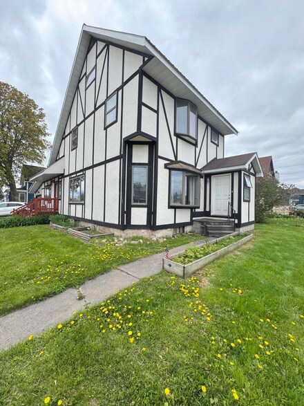 370 Dawson St, Sault Sainte Marie, MI 49783