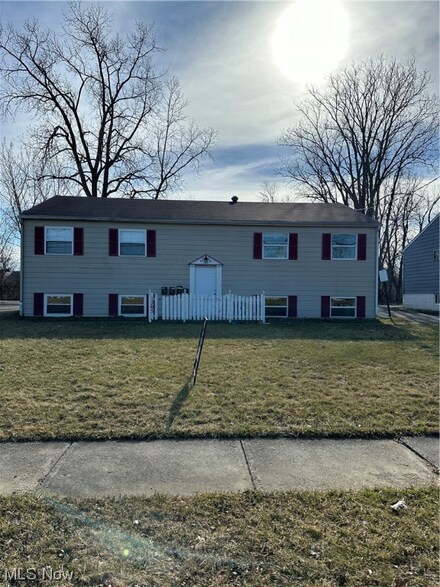 1205 W 44th St, Lorain, OH 44053