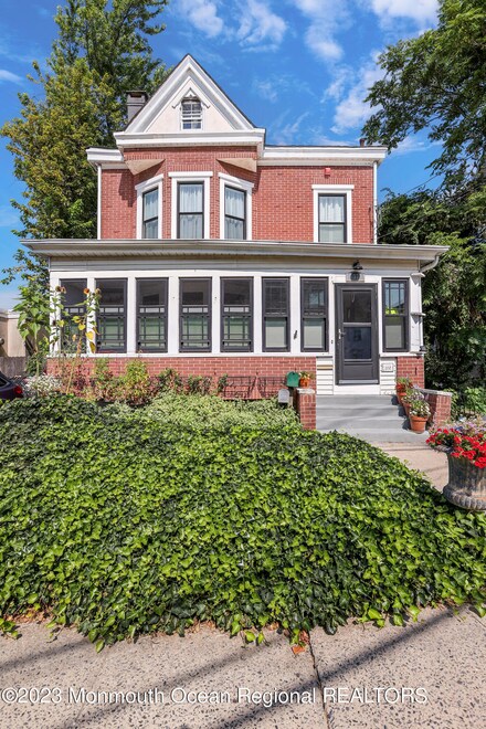 77 W Front St, Keyport, NJ 07735